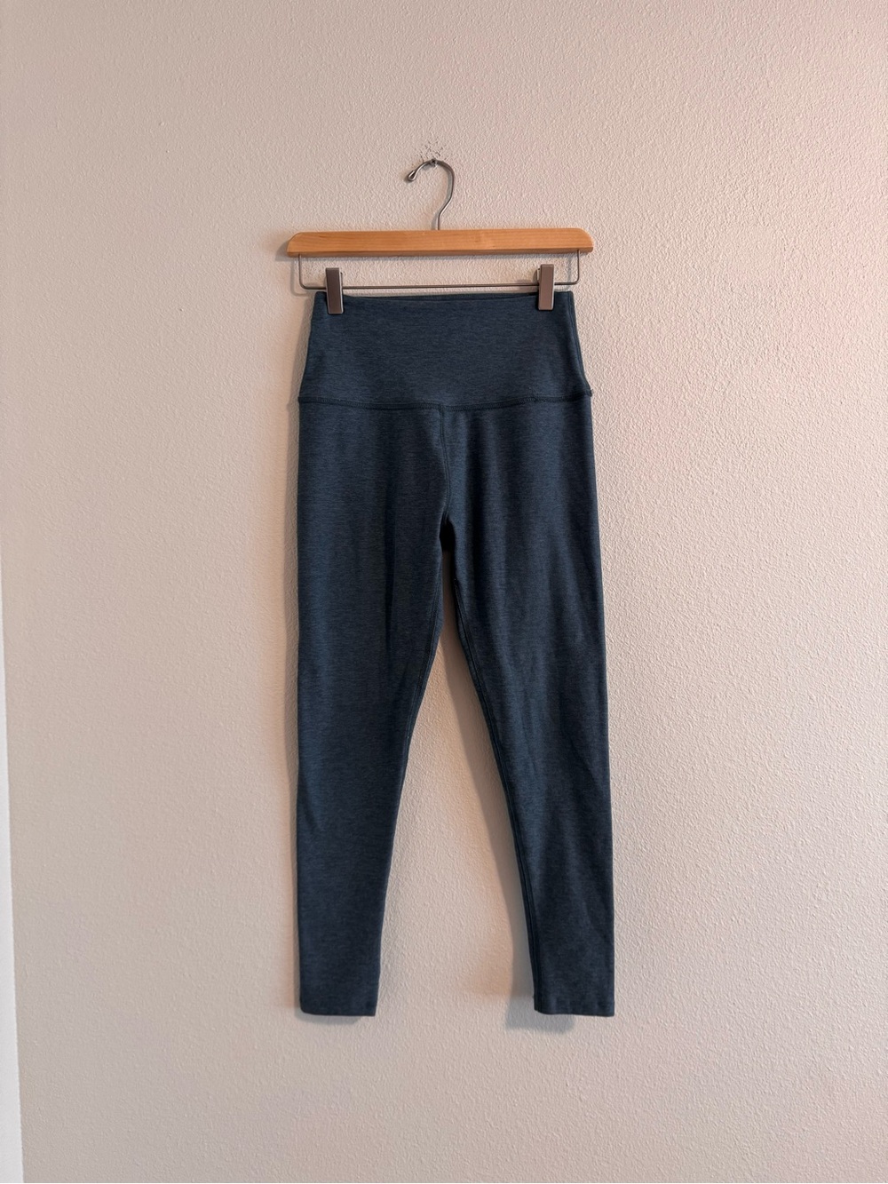 Beyond Yoga High-Rise Leggings in blue